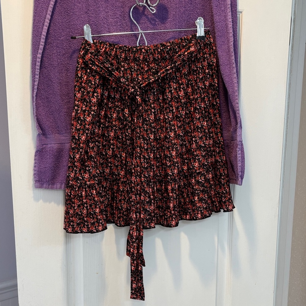 NWT Zara Black and Red Floral A-Line Skirt